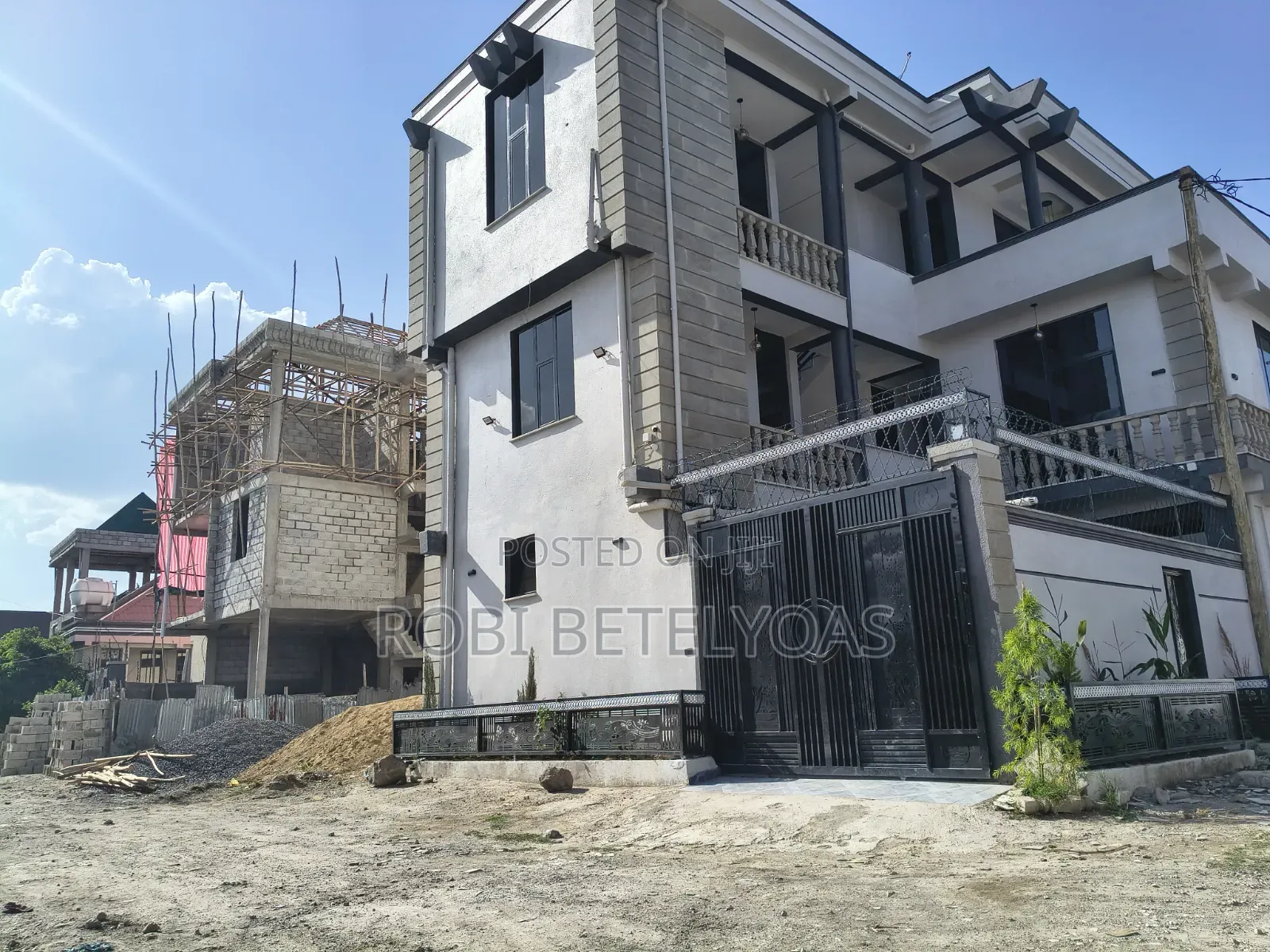 Furnished 7bdrm Apartment in G+2, East Shewa for sale