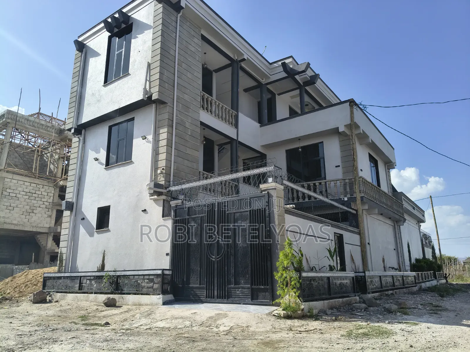 Furnished 7bdrm Apartment in G+2, East Shewa for sale