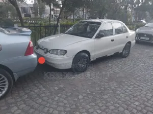 Hyundai Accent 1998 White