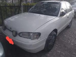 Hyundai Accent 1998 White