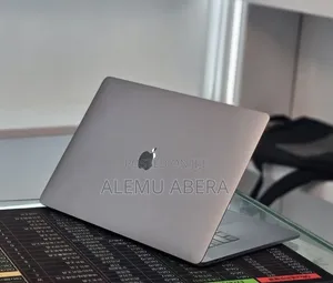 New Laptop Apple MacBook Pro 2018 32GB Intel Core i7 SSD 1T