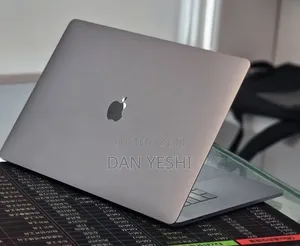 New Laptop Apple MacBook Pro 2018 32GB Intel Core i7 SSD 1T