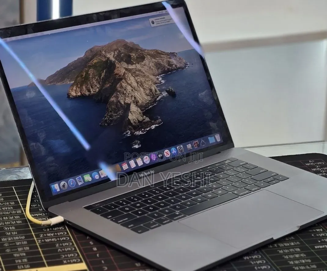 New Laptop Apple MacBook Pro 2018 32GB Intel Core i7 SSD 1T