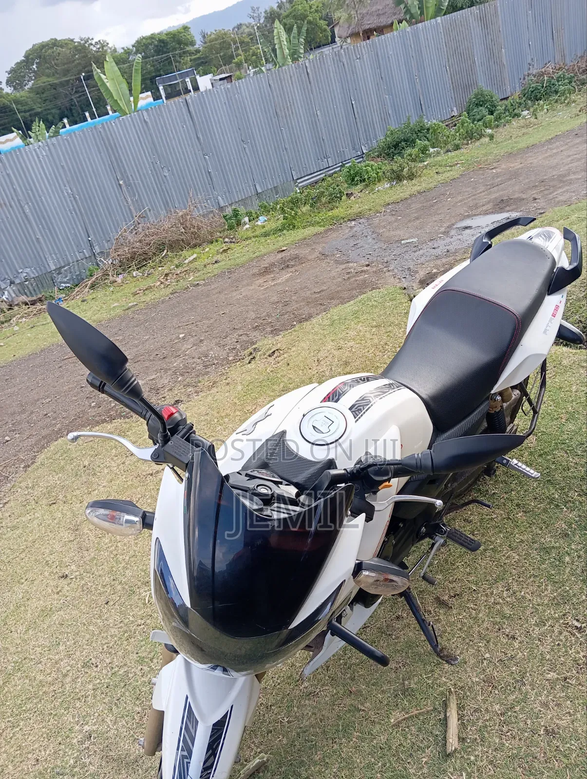 TVS Apache 180 RTR 2024 White