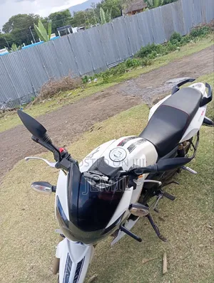 TVS Apache 180 RTR 2024 White