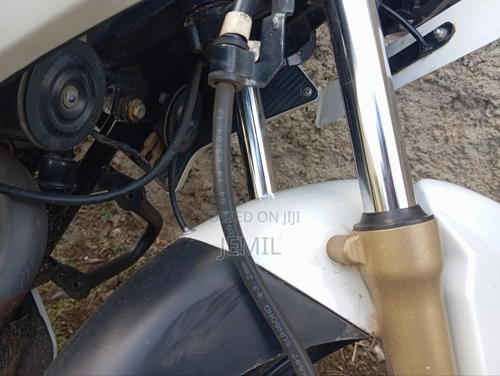TVS Apache 180 RTR 2024 White