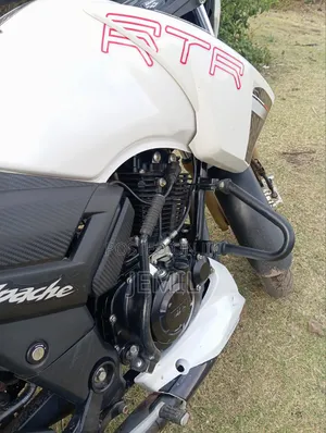 TVS Apache 180 RTR 2024 White