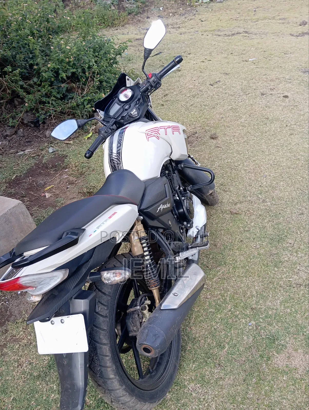 TVS Apache 180 RTR 2024 White