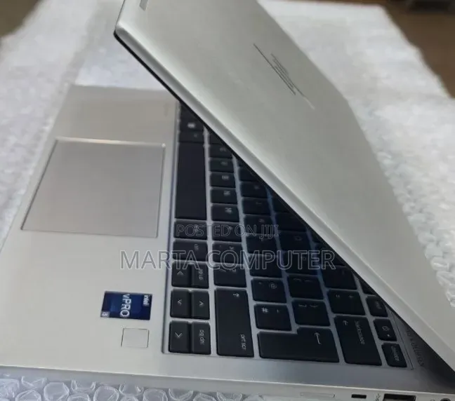 New Laptop HP EliteBook 830 G9 16GB Intel Core i5 SSD 512GB