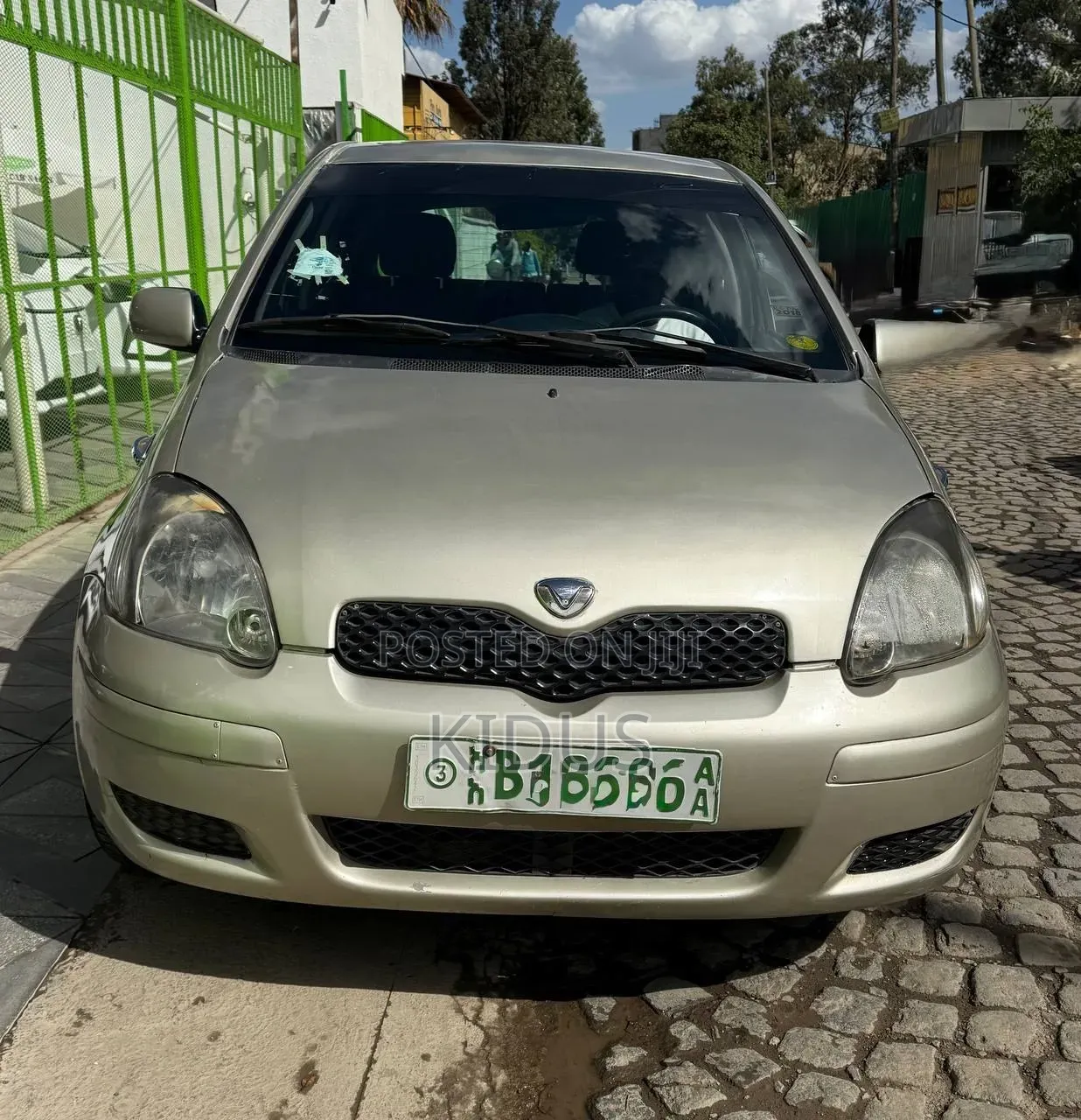 Toyota Vitz 2004 Gold