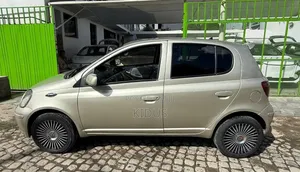 Toyota Vitz 2004 Gold