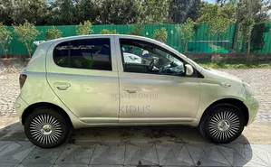 Toyota Vitz 2004 Gold