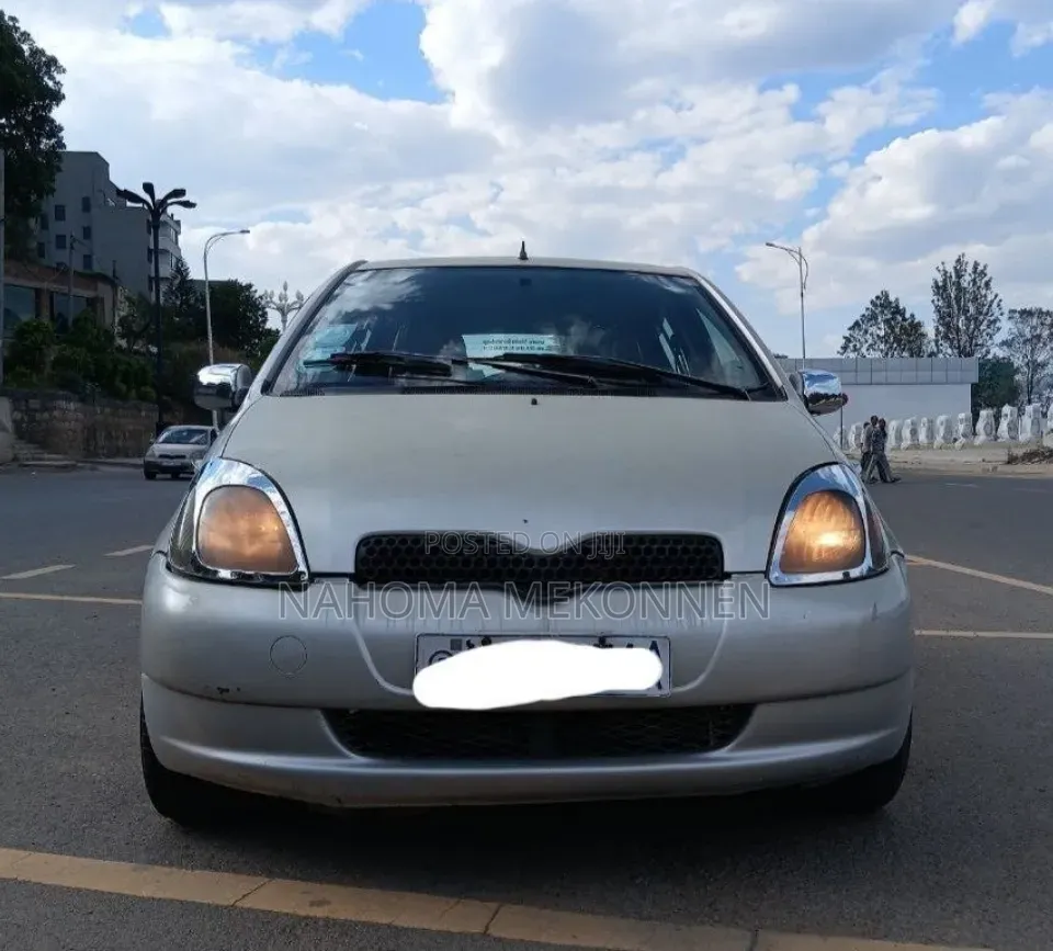 Toyota Vitz 2001 Silver