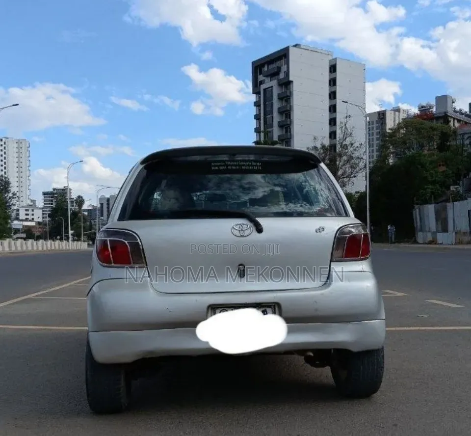 Toyota Vitz 2001 Silver