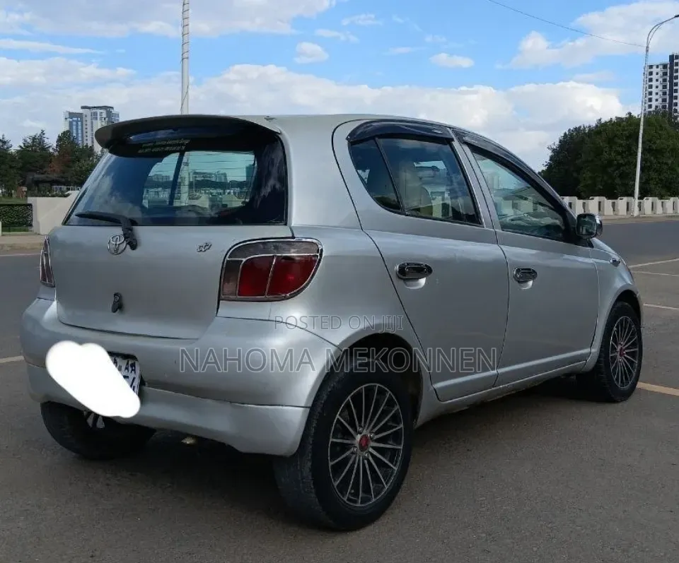 Toyota Vitz 2001 Silver