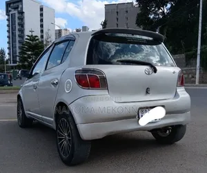 Toyota Vitz 2001 Silver