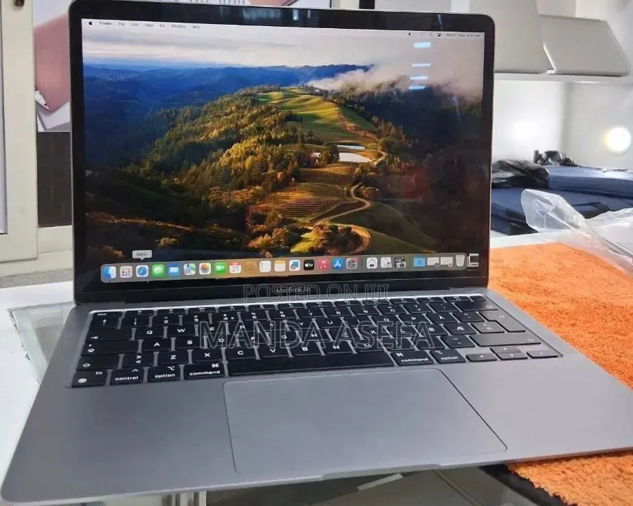 New Laptop Apple MacBook Air 2020 M1 16GB Apple M1 SSD 256GB