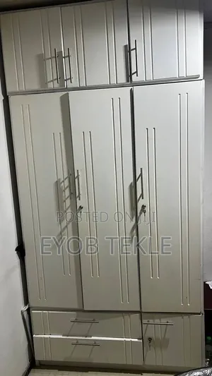 Closet ቁምሳጥን