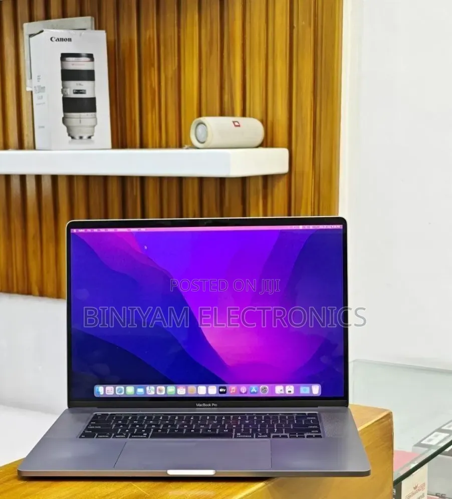 New Laptop Apple MacBook Pro 2018 32GB Apple M1 Pro SSD 2T