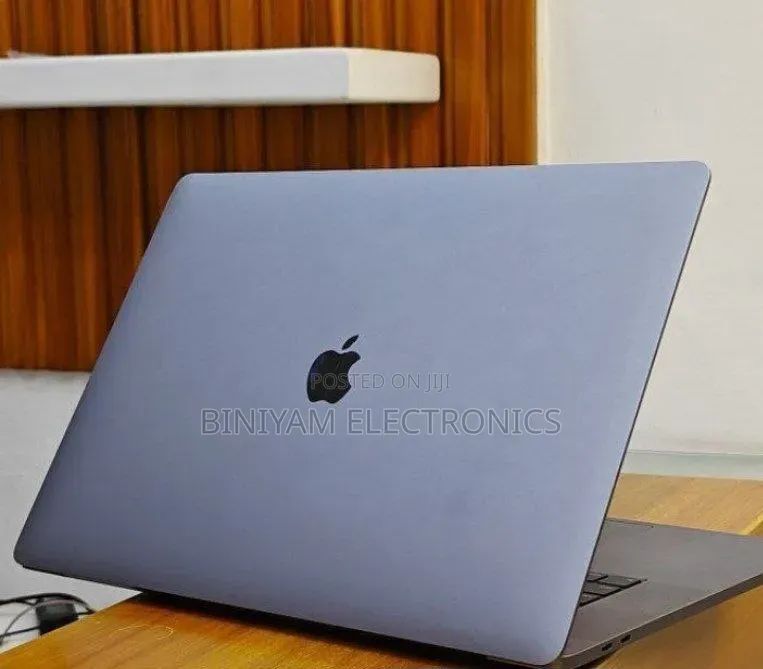 New Laptop Apple MacBook Pro 2018 32GB Apple M1 Pro SSD 2T