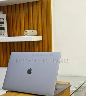 New Laptop Apple MacBook Pro 2018 32GB Apple M1 Pro SSD 2T