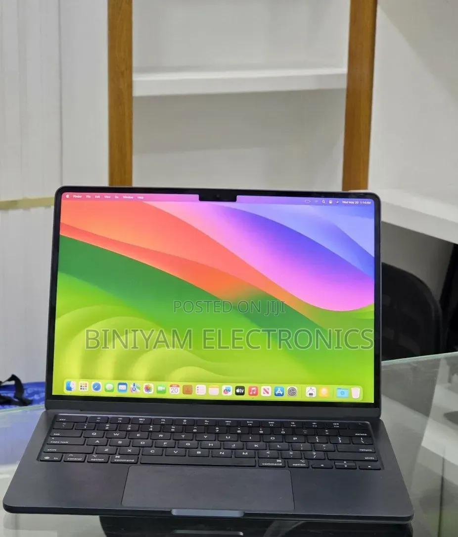 New Laptop Apple MacBook Air 2024 M3 16GB Apple M4 SSD 256GB