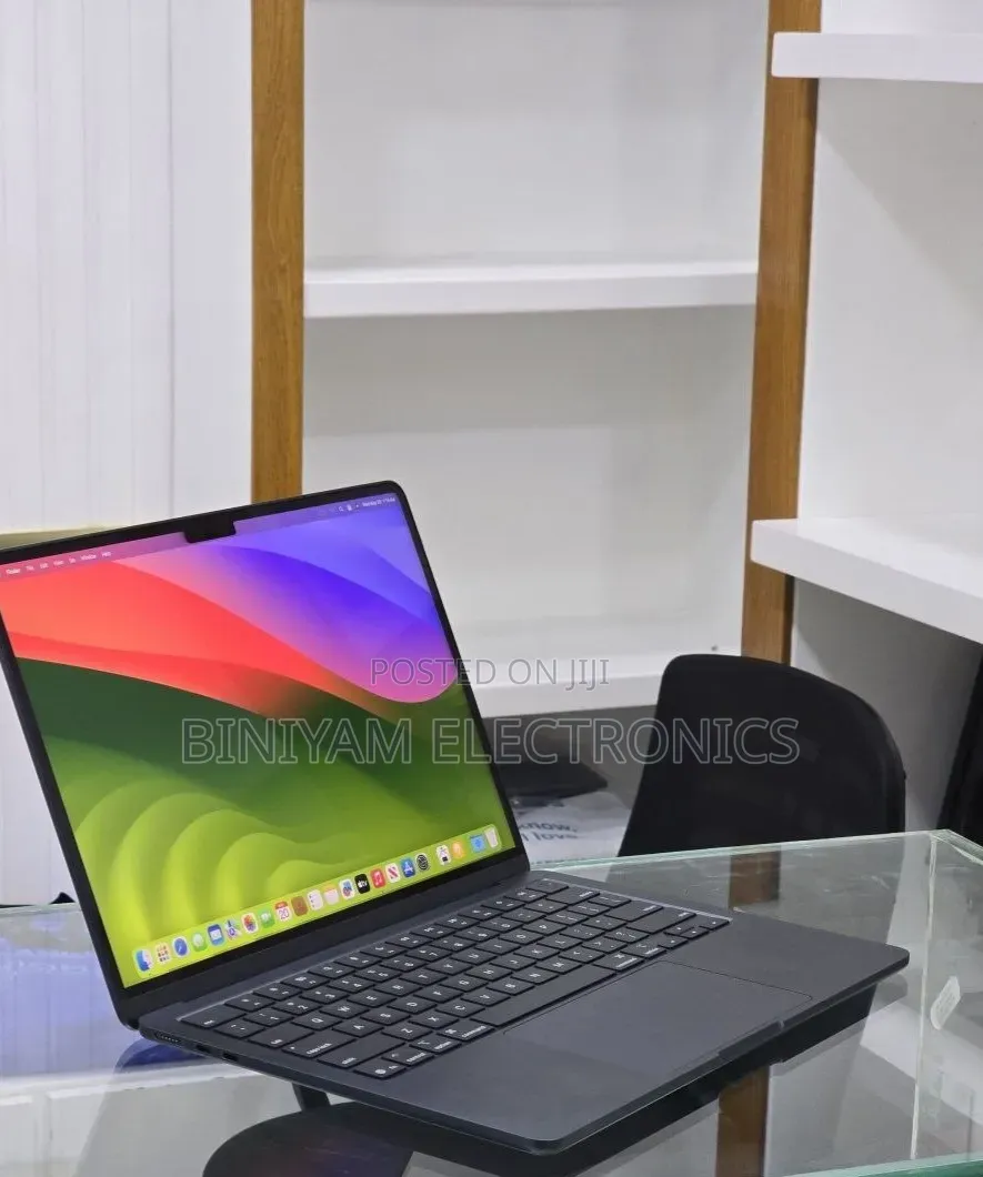 New Laptop Apple MacBook Air 2024 M3 16GB Apple M4 SSD 256GB
