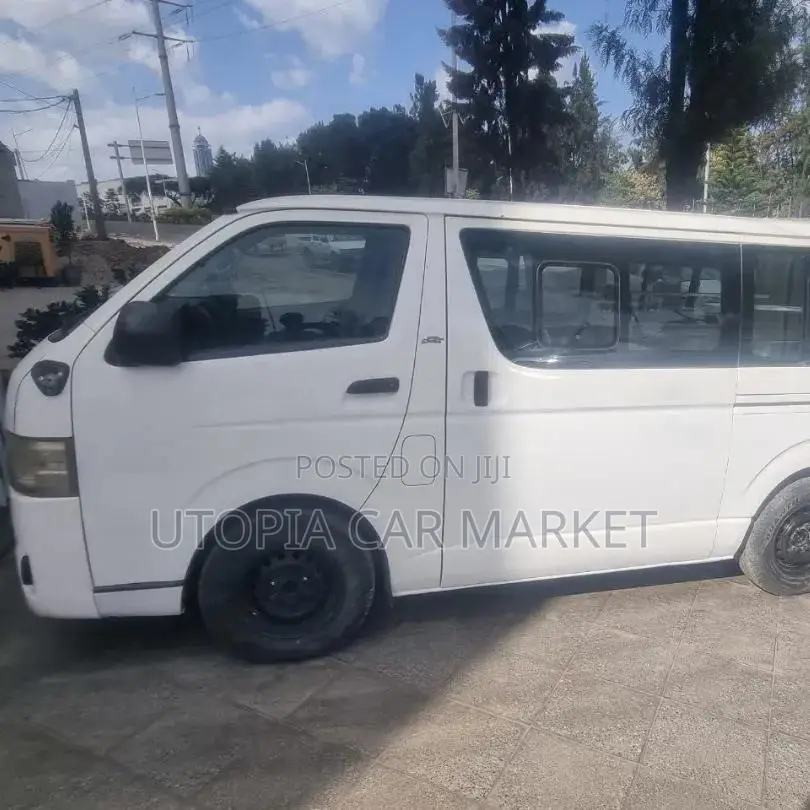 Toyota HiAce 2007 White