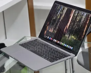 New Laptop Apple MacBook Pro 2019 16GB Intel Core i7 SSD 256GB