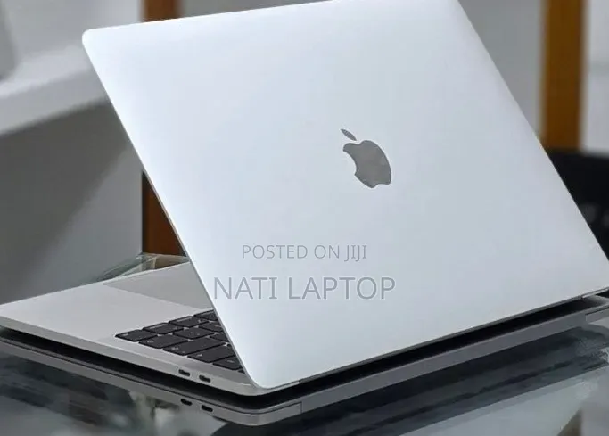 New Laptop Apple MacBook Pro 2019 16GB Intel Core i7 SSD 256GB