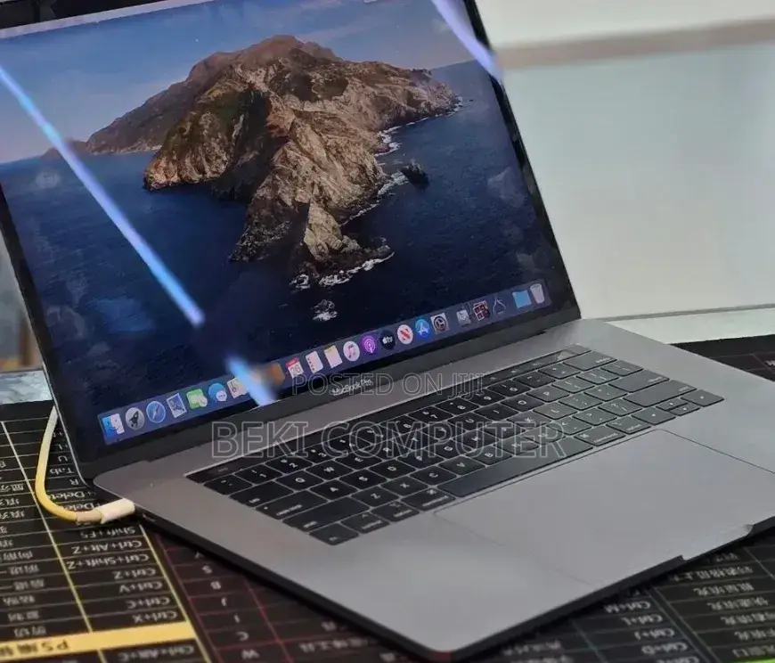 New Laptop Apple MacBook Pro 2018 32GB Intel Core i7 SSD 1T