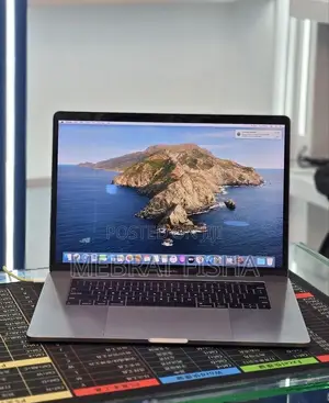New Laptop Apple MacBook Pro 2018 16GB Intel Core i7 SSD 1T