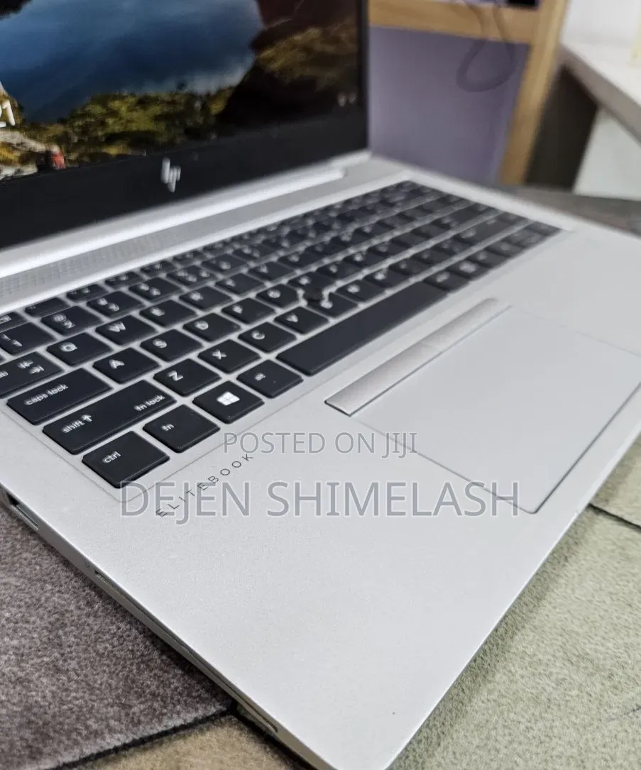 New Laptop Apple MacBook 2012 8GB Intel Core i5 SSD 256GB
