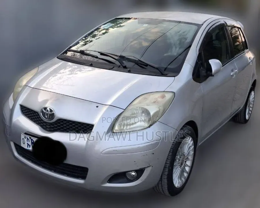 Toyota Yaris 2010 Silver