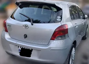 Toyota Yaris 2010 Silver