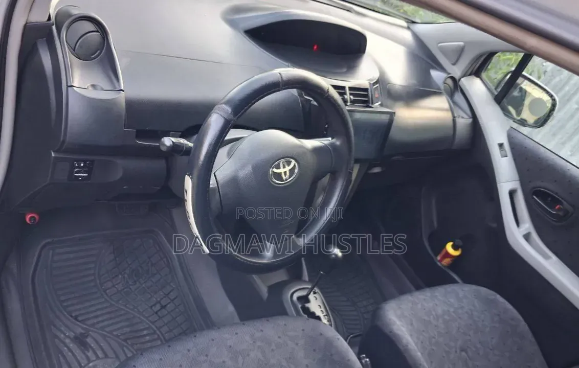 Toyota Yaris 2010 Silver