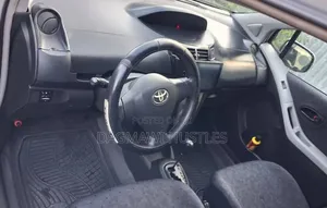 Toyota Yaris 2010 Silver