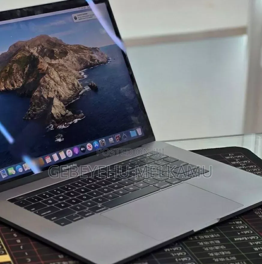 New Laptop Apple MacBook Pro 2018 32GB Intel Core i7 SSD 1T
