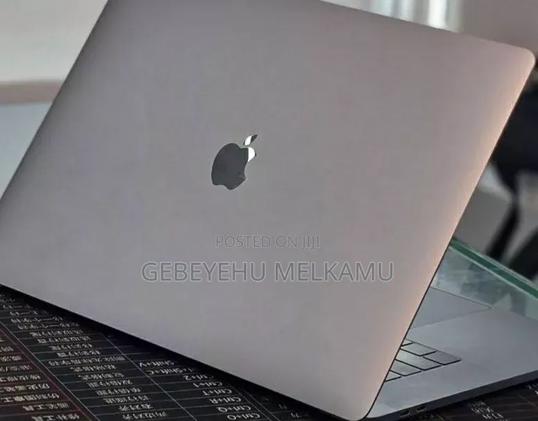 New Laptop Apple MacBook Pro 2018 32GB Intel Core i7 SSD 1T