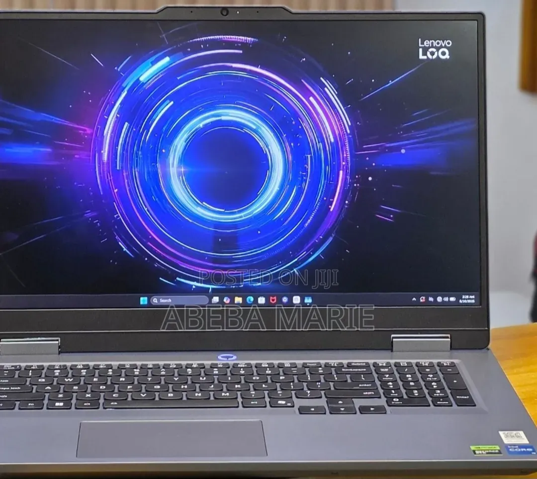 New Laptop Lenovo LOQ 15IRH8 16GB Intel Core i7 SSD 512GB