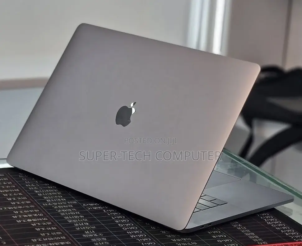 New Laptop Apple MacBook Pro 2018 32GB Intel Core i7 SSD 1T
