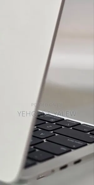 New Laptop Apple MacBook Air 2025 M4 16GB Apple M4 SSD 256GB