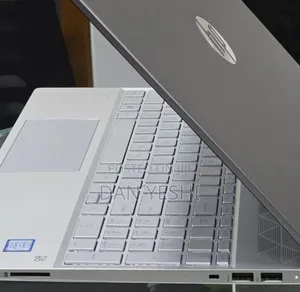 New Laptop HP Pavilion 15 8GB Intel Core i5 SSD 256GB