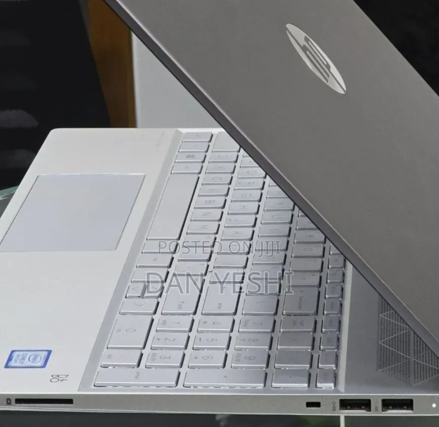New Laptop HP Pavilion 15 8GB Intel Core i5 SSD 256GB