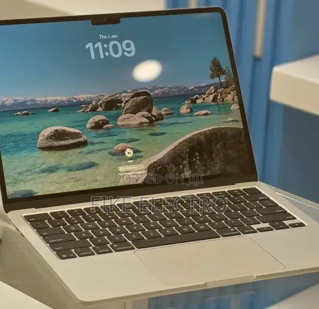 New Laptop Apple MacBook Air 2025 M4 16GB Apple M4 SSD 256GB