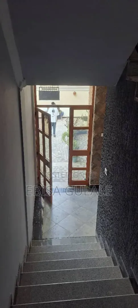 Furnished 11bdrm Townhouse/Terrace in Oromia-Finfinne for sale