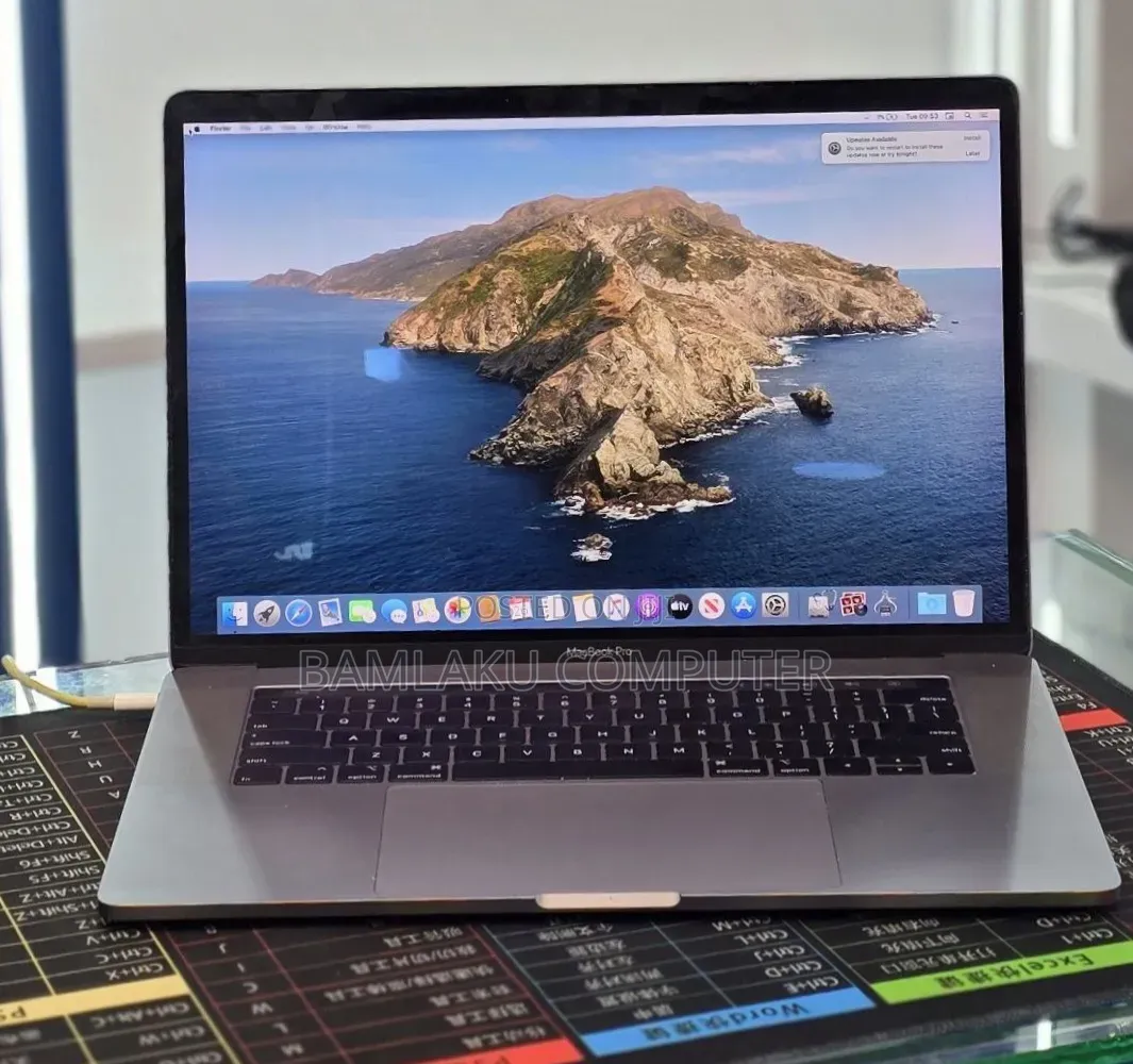 New Laptop Apple MacBook Pro 2018 32GB Intel Core i7 SSD 1T