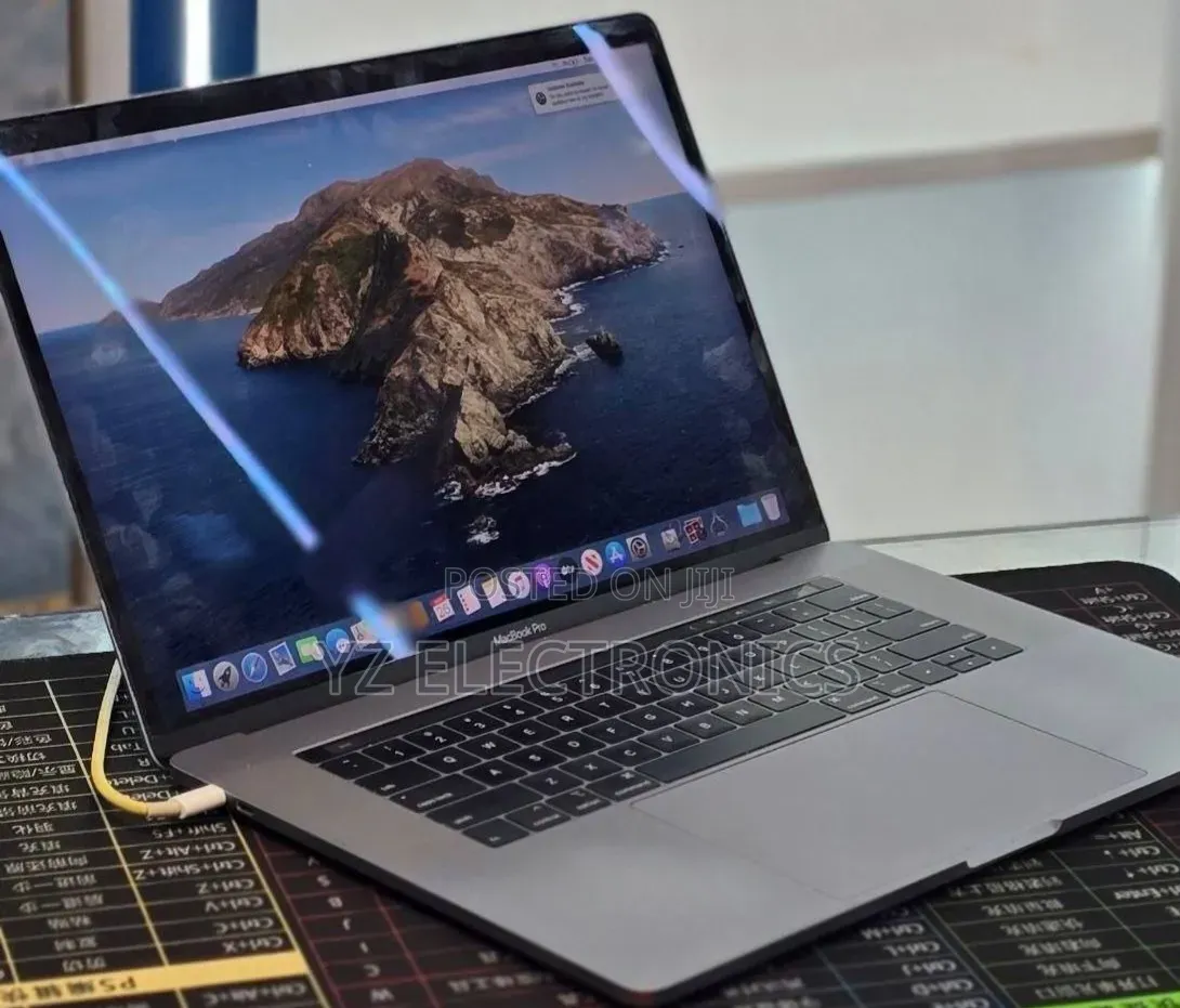 New Laptop Apple MacBook Pro 2018 32GB Intel Core i7 SSD 1T