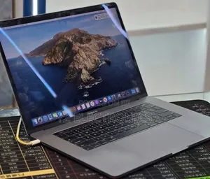 New Laptop Apple MacBook Pro 2018 32GB Intel Core i7 SSD 1T