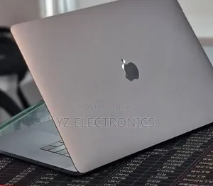 New Laptop Apple MacBook Pro 2018 32GB Intel Core i7 SSD 1T